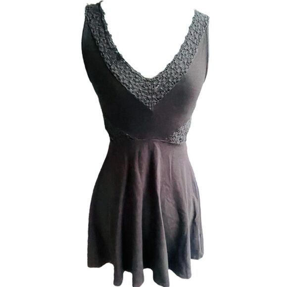 French Connection Little Black Dress VNeck Fit & Flare w/Lace Detail Size 2 - Picture 1 of 8